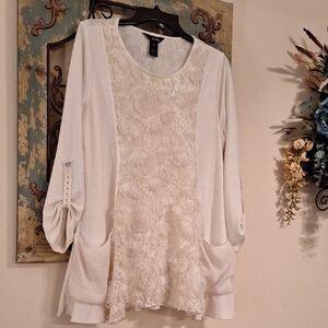 Ali Miles Ivory Lace Embroidered Sweater. Excellent Condition Size Medium